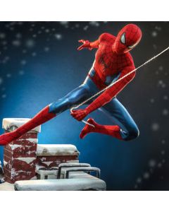 Sideshow y Hot Toys presentan la figura de escala 1:6 de Spider-Man nuevo traje rojo y azul Deluxe con una base de diorama en la azotea solo en la version Deluxe.