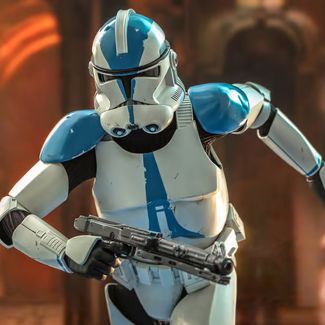 Sideshow y Hot Toys están encantados de presentar la nueva figura de escala 1:6 de 501st Legion Clone Trooper para todos los fanáticos de Star Wars .