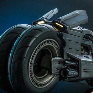 Inspirándose en la próxima película de DC , The Flash , Sideshow y Hot Toys se complacen en presentar el vehículo coleccionable Batcycle de escala 1:6 , diseñado con gran atención a los detalles.