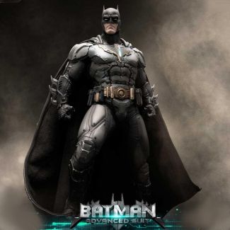 Prime1 Se enorgullece de presentar el diseño de traje avanzado de Batman independiente de ¡Josh Nizzi!. La tan esperada reinterpretación del traje mecánico de Batman del artista conceptual, ¡The JUSTICE BUSTER!