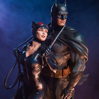 Sideshow presenta Batman y Catwoman Diorama, un coleccionable dinámico de DC Comics que  celebra una de las parejas más icónicas en la historia de Detective Comics. 