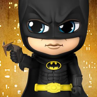 Sideshow y Hot Toys presentan a Batman con Grappling Gun Cosbaby (s). Cada Cosbaby mide aproximadamente 12 cm de alto con una cabeza giratoria y una base de figura temática.
