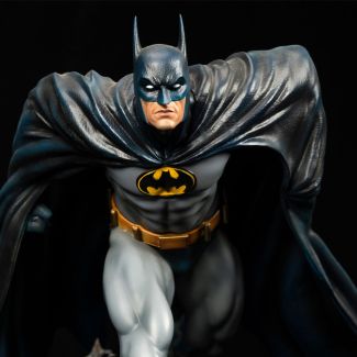 ¡XM Studios se complace en presentar nuestra próxima estatua DC Premium Collectibles DC 1:6, Batman 1972! 