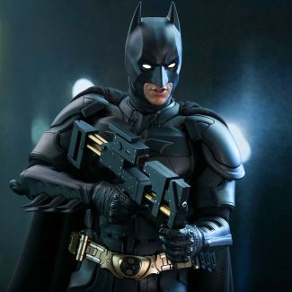 Hot Toys se complace en presentar la creación fiel a la película de nuestra orgullosa serie DX, la figura coleccionable de Batman Escala 1:6 inspirada en The Dark Knight Rises .