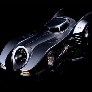 Inspirándose en la aparición del Batimóvil en la película de acción en vivo Batman (1989) de Tim Burton, Sideshow y Hot Toys están lanzando el legendario viaje como un vehículo coleccionable de escala 1:6. 