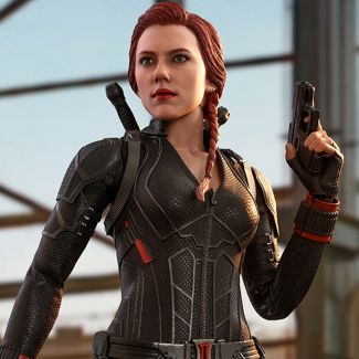 ¡Sideshow y Hot Toys presentan la figura coleccionable de sexta escala de Black Widow! Black Widow es una maestra asesina y miembro fundador de los Vengadores.