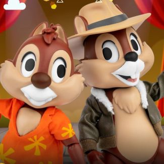 ¡Nuestra adorable pareja está de vuelta en forma de Diorama con el lanzamiento de Disney Chip y Dale - Rescate de Guardabosques! Basado en la serie animada original, ambos personajes usan su atuendo original 