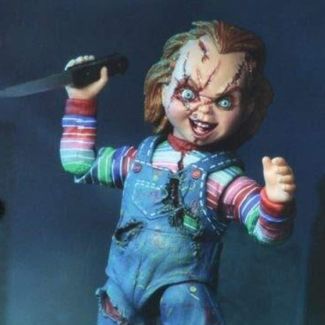 ¡De la divertida película de terror La novia de Chucky! Llega este increible modelo de Chucky Ultimate 