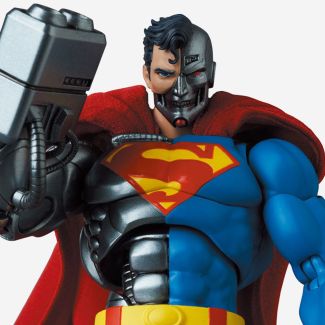 Basado en la historia del Retorno de Superman, el MAFEX Cyborg Superman es una figura muy detallada. 