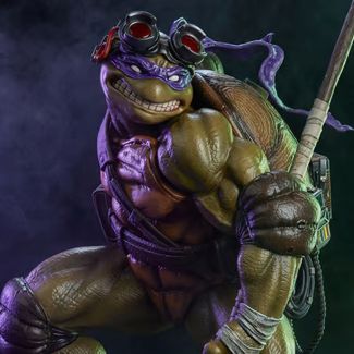 Sideshow y Premium Collectibles Studio  presentan la estatua a escala 1:3 de Donatello, una estatua coleccionable de las Tortugas Ninja mutantes adolescentes amante de la tecnología que  pone su cerebro en la batalla. 