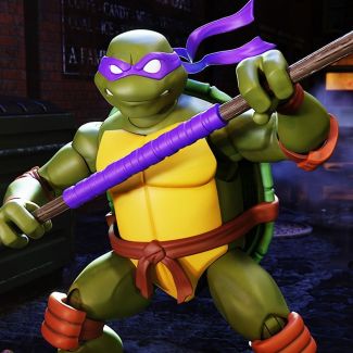Más tranquilo y contemplativo que sus hermanos, Donatello  es el menos ansioso por resolver un problema lanzándose a una pelea, pero cuando es necesario, ¡está listo! Donatello  está inspirado en su aparición en la serie animada de 2003