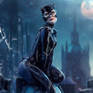 Sideshow y Iron Studios se enorgullecen de anunciar lo último de la línea Legacy Replica 1:4: ¡ Catwoman ! Esta estatua coleccionable de Catwoman de DC es de edición limitada y está basada en las referencias de Batman Returns.  
