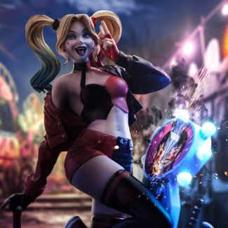 Sideshow  y Iron Studios  se enorgullecen de anunciar lo último de la línea Deluxe Art Scale 1:10: la  estatua de lujo de Harley Quinn (Gotham City Sirens) .
