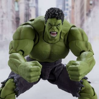 Su secreto es que siempre está enojado. The Incredible Hulk, como se ve en la exitosa película de 2012 The Avengers, se une a SHFiguarts con una escultura completamente actualizada.