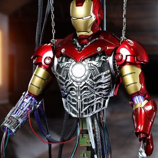 Sideshow y Hot Toys se complacen en reeditar la figura coleccionable de escala 1:6 de Iron Man Mark III (versión de construcción) para que los fanáticos completen sus colecciones de Iron Man.
