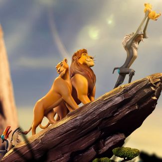 Replicando una de las escenas más impactantes de la 32ª película de animación clásica de Walt Disney, Iron Studios presenta la estatua “IRON Studios: Disney 100 - El Rey Leon Deluxe Escala De Arte 1/10”,