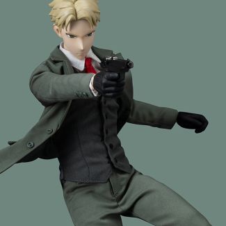 Threezero presenta su nueva figura de escala 1:6 a la línea de productos FigZero,  Loid Forger directo de anime Spy x Family, presenta su icónico traje, compuesto por una camisa blanca, corbata roja, chaleco, chaqueta, pantalones y zapatos.