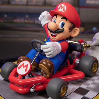 Sideshow y First 4 Figures se enorgullecen de presentar el coleccionable de PVC de alta calidad, Mario del amado videojuego Mario Kart, que debutó en 1992. Todo lo que conoces y amas de Mariocobra vida en esta increíble estatua.