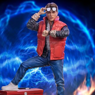 Sideshow y Iron Studios se enorgullecen de anunciar lo último de la línea Art Scale 1:10: ¡la  estatua de Marty McFly .!De Regreso al futuro , la estatua de Marty McFly Art Scale es una edición limitada, muy detallada y pintada a mano.