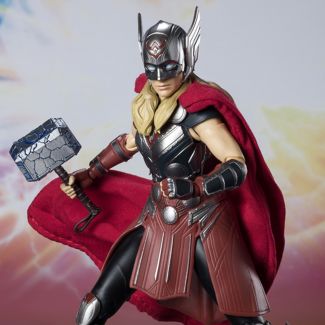 ¡Jane Foster como The Mighty Thor se une a la línea SHFiguarts, de la nueva película de Marvel Thor: Love and Thunder! 