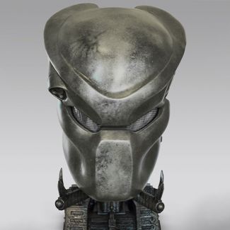 Para celebrar el 35.º aniversario de la película Predator original , Hollywood Collectibles Group ha recreado con precisión el Predator Bio-Helmet . 
