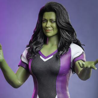 Haciendo su aparición de estreno en la serie She-Hulk: Attorney At Law de Marvel Studios   , la superheroína ahora está irrumpiendo en su colección como la  figura de She-Hulk Escala 1:6 de piel verde que  luce un aspecto agradable a la vista inspirado en