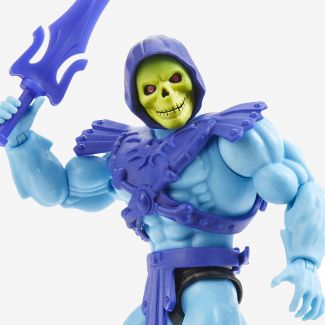 Skeletor, más feroz y armado para el combate, planea saquear y dominar Eternia. Esta figura de Mattel Origins de Masters of the Universe tiene su cabeza estilo vintage.