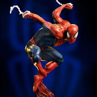 Sideshow y Iron Studios presentan una nueva pieza sorprendente de la línea Art Scale: ¡la  estatua a escala 1:10 de Spider-Man ! Atrapado en un impresionante salto en medio de la batalla con un simbionte mortal, esta estatua de polipiedra muestra las acro