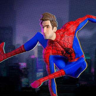 La estatua de Gwen Stacy es parte de un diorama de batalla basado en la exitosa película Spider-Man: Into the Spider-Verse . Mide aproximadamente 6.69 "de alto e incluye esculturas de cabeza enmascaradas y sin máscara.
