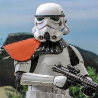 Para celebrar el Día de Star Wars, Sideshow y Hot Toys presentan la figura de la escala 1/6 Stormtrooper Commander de The Mandalorian como un artículo exclusivo.