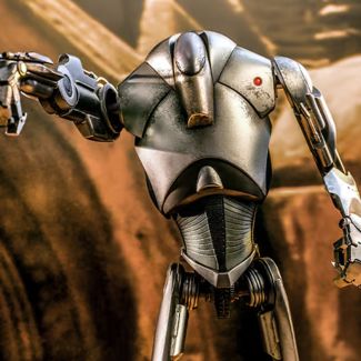 Para celebrar el vigésimo aniversario de Star Wars: El ataque de los clones , Sideshow y Hot Toys se complacen en presentar hoy, ¡la  figura de escala 1:6 de Super Battle Droid  !