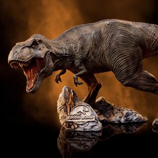 ¡Sideshow y Iron Studio presentan una nueva colección de estatuas con Jurassic Park-Icons! ¡ Uno de los primeros de su línea, la estatua T-Rex!