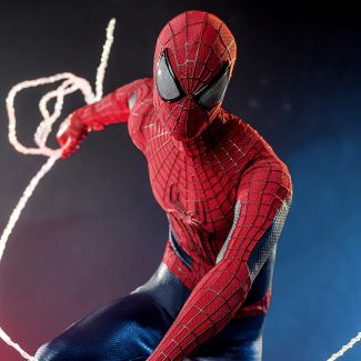 Sideshow y Hot Toys traen a los fanáticos la muy esperada figura de escala 1:6 de The Amazing Spider-Man basada en The Amazing Spider-Man 2 .