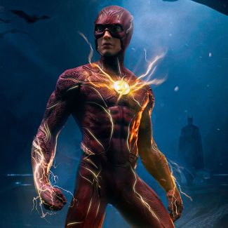 Sideshow y Iron Studios presentan lo último de la línea Art Scale 1:10: ¡The Flash Statue! Ataviado con su nuevo traje que se materializa al colocarse un anillo con su símbolo, el velocista escarlata miembro de la Liga de la Justicia.
