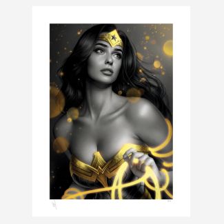 Sideshow Art Prints presenta Wonder Woman: Black & Gold Fine Art Print, una radiante lámina de DC Comics del artista Warren Louw.