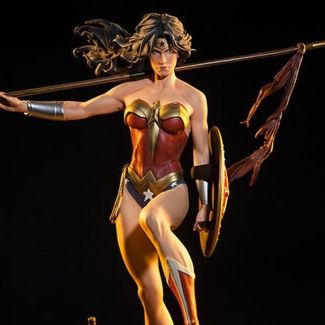 Uniéndose a sus poderosos aliados de la Liga de la Justicia, Sideshow Collectibles se enorgullece de presentar la magnífica figura Wonder Woman Premium Format